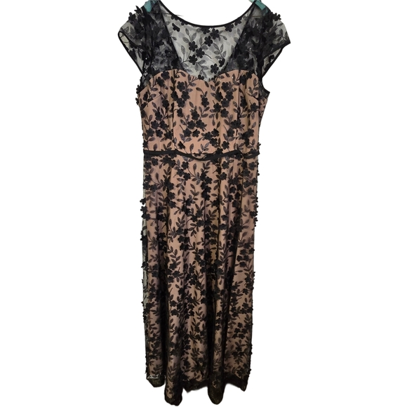 Xscape Black Lined Floral Lace Dress With Black Belt Attached And Heart Neckline - Picture 2 of 8